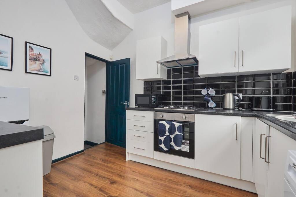 Large House Close To Leeds - Ideal For Groups Luaran gambar