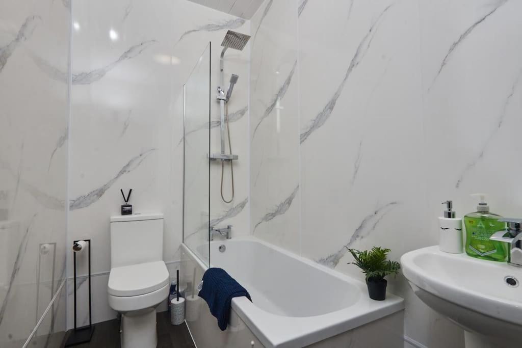 Large House Close To Leeds - Ideal For Groups Luaran gambar
